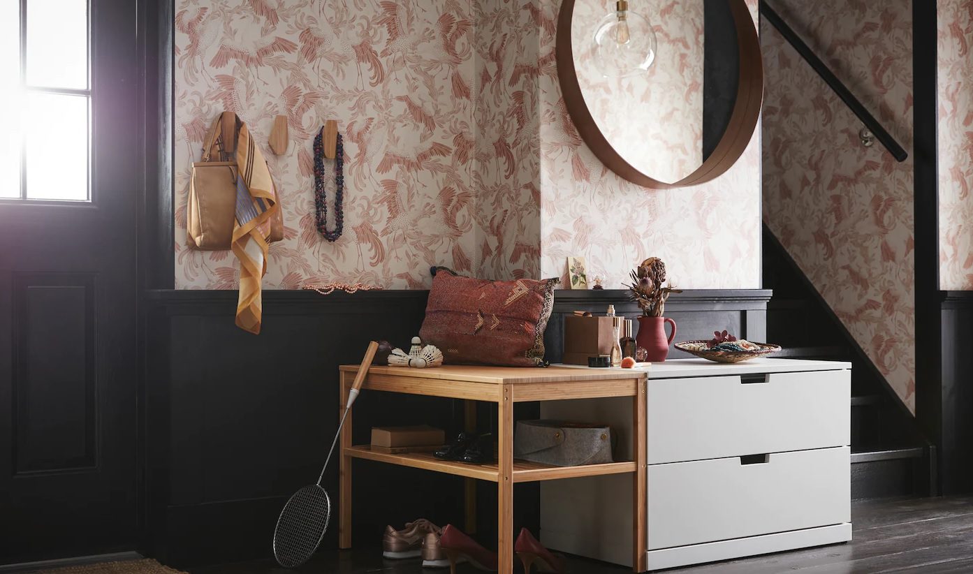 une-entree-avec-une-commode-deux-tiroirs-nordli-gris-clair-coucoumarket-Casablanca-maroc