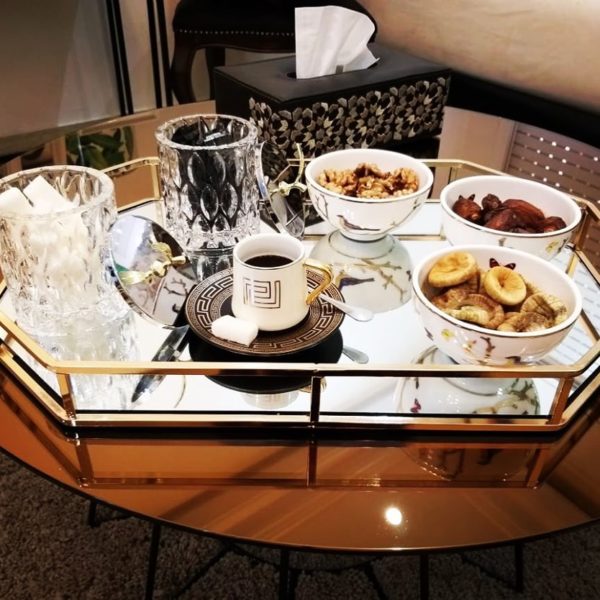 Plateau-de-Rangement-Verre-Polygone-doré