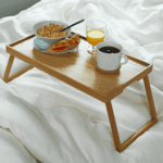 Plateau-de-lit-pliable-en-bambou