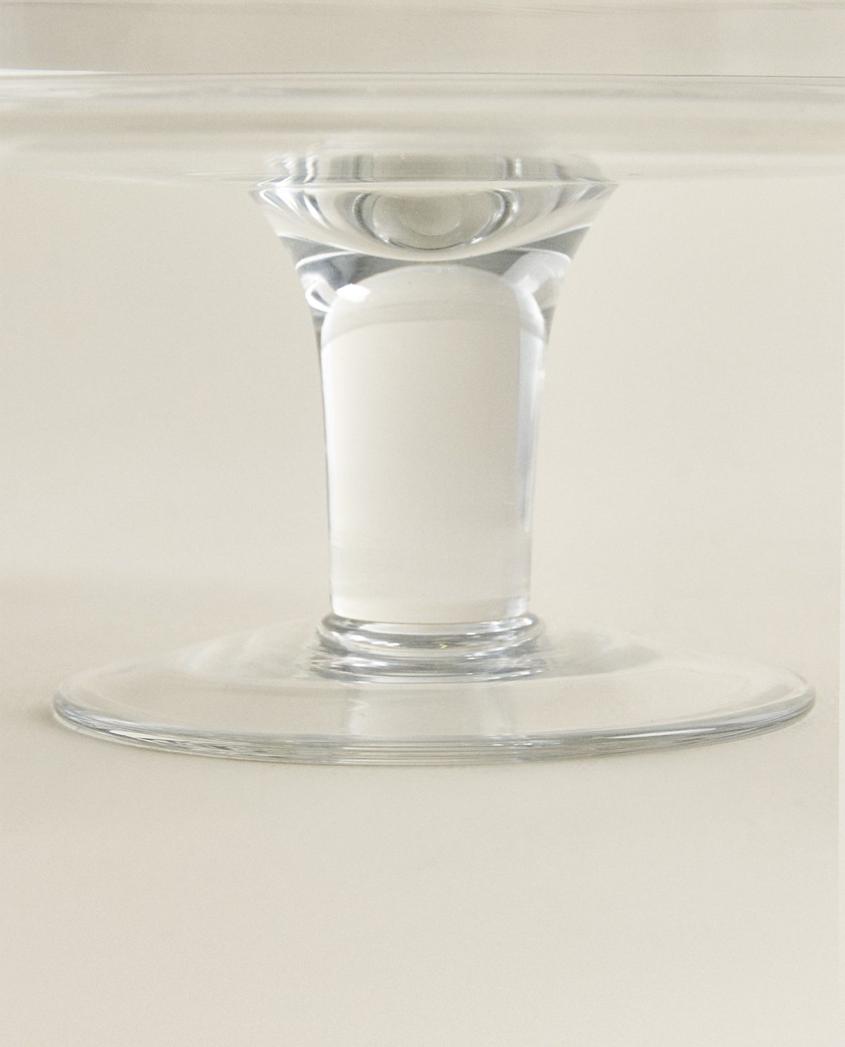 Présentoir-desserts-en-verre