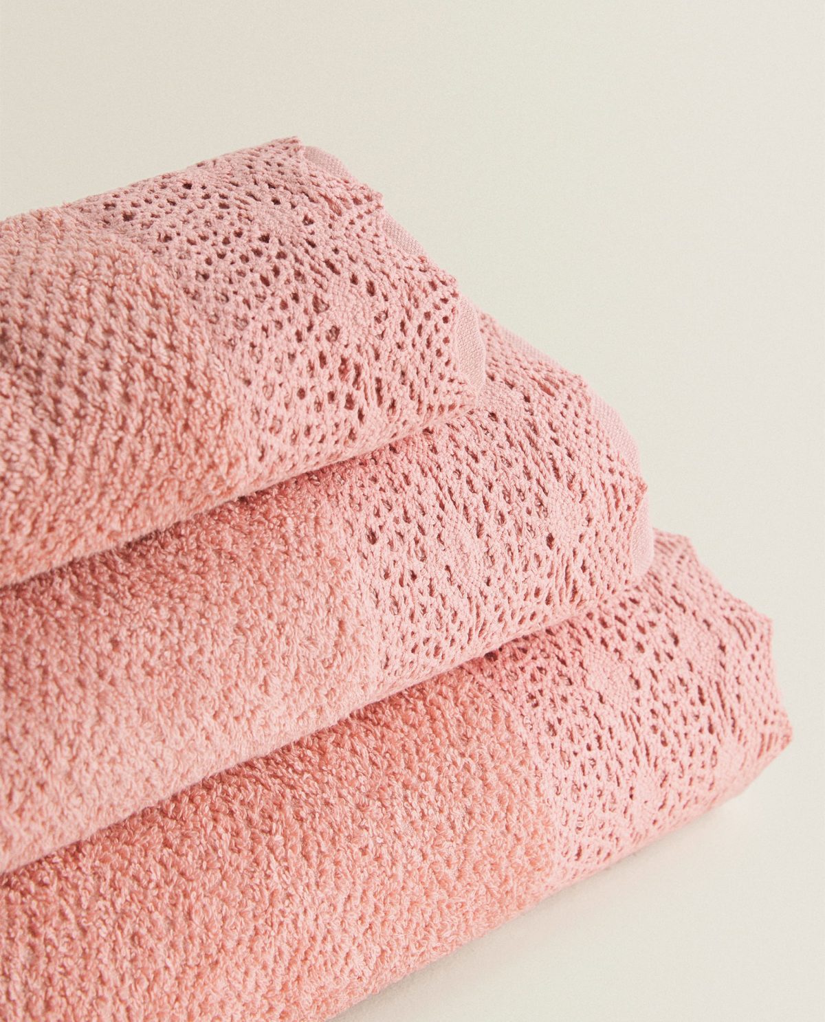 Serviette-de-bain-dentelle-appliquée-Casablanca-CoucouMarket-Maroc