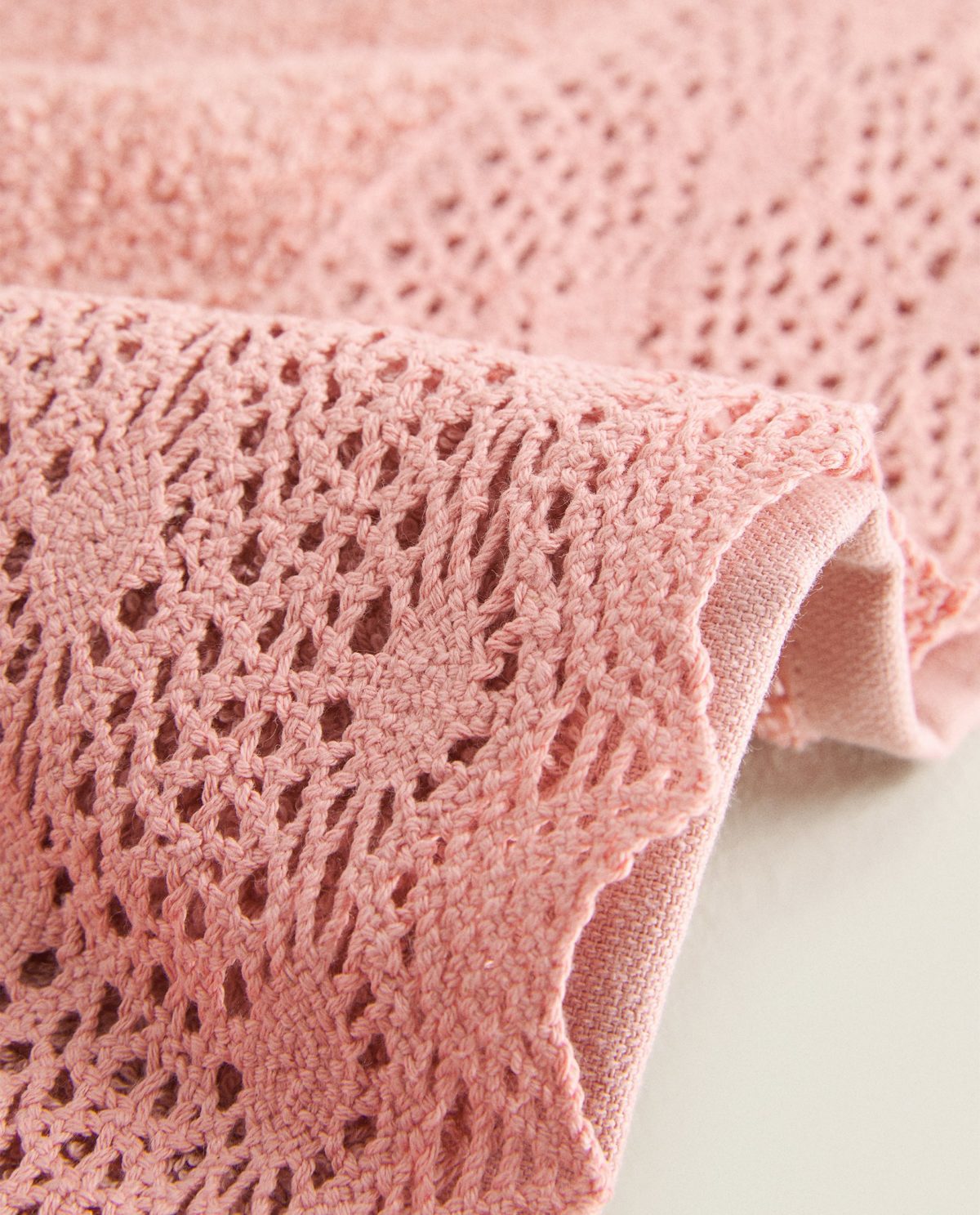 Serviette-de-bain-dentelle-appliquée-Casablanca-CoucouMarket-Maroc