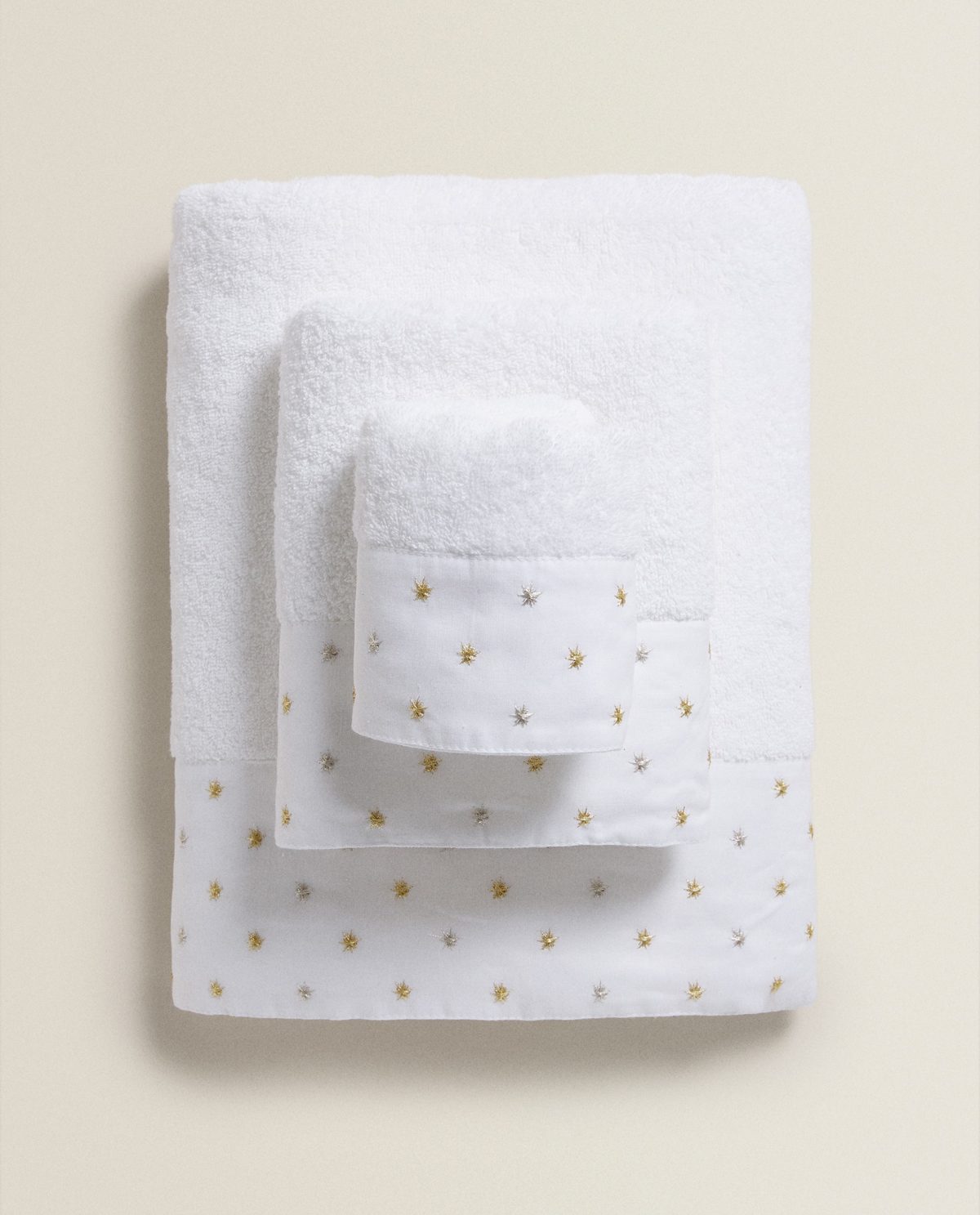 Serviette-de-bain-étoiles-brodées-Casablanca-CoucouMarket-Maroc