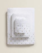 Serviette-de-bain-étoiles-brodées-Casablanca-CoucouMarket-Maroc