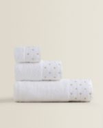 Serviette-de-bain-étoiles-brodées-Casablanca-CoucouMarket-Maroc