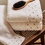 Serviette-de-bain-étoiles-brodées-Casablanca-CoucouMarket-Maroc