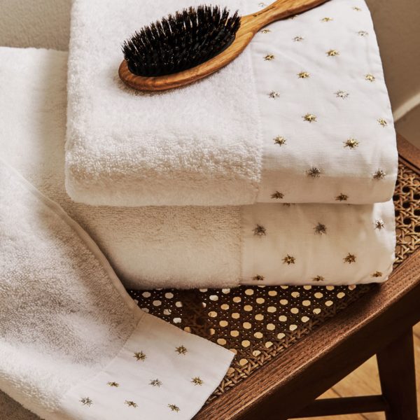 Serviette-de-bain-étoiles-brodées-Casablanca-CoucouMarket-Maroc