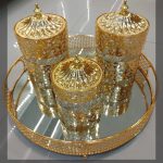 Plateau miroir avec 3 jolies bonbonnières en verre