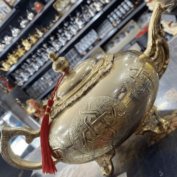 théière-marocaine-dorée-Fes-Casablanca-Maroc-coucoumarket