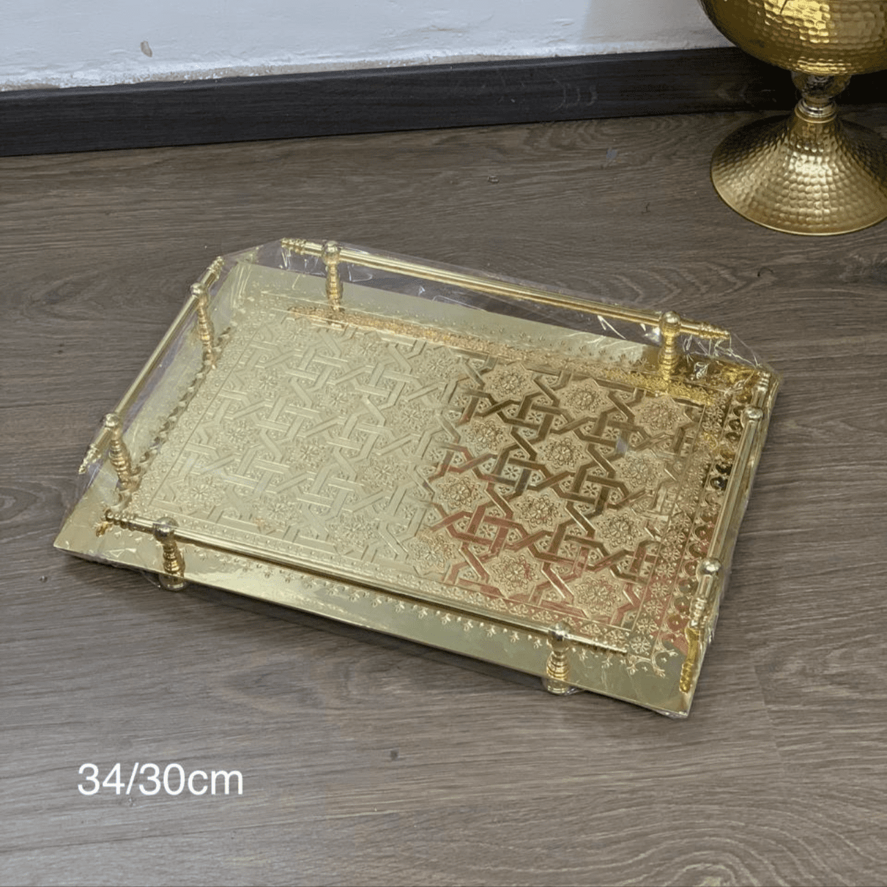 plateau-artisanal-marocain-doree-43cm-prix-Casablanca-Maroc-CoucouMarket