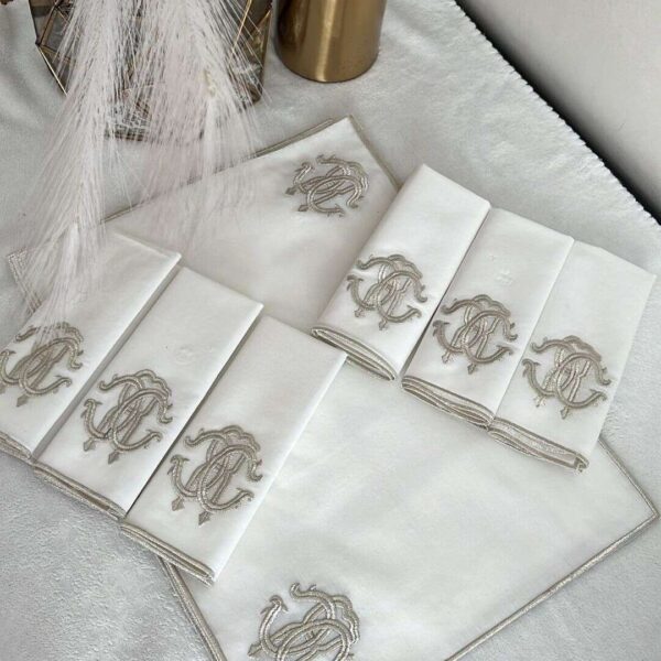 Set-de-table-en-simili-cuir-brodé-avec-motif-Roberto-PRIX-promo-casablanca-maroc-coucouMarket