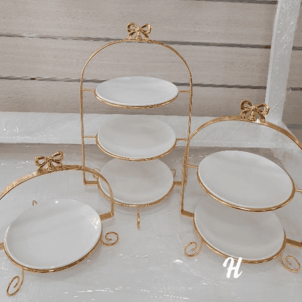 Présentoir-à-Gâteaux-à-plusieurs-niveaux-avec-assiettes-blanches-prix-promo-Casablanca-Maroc