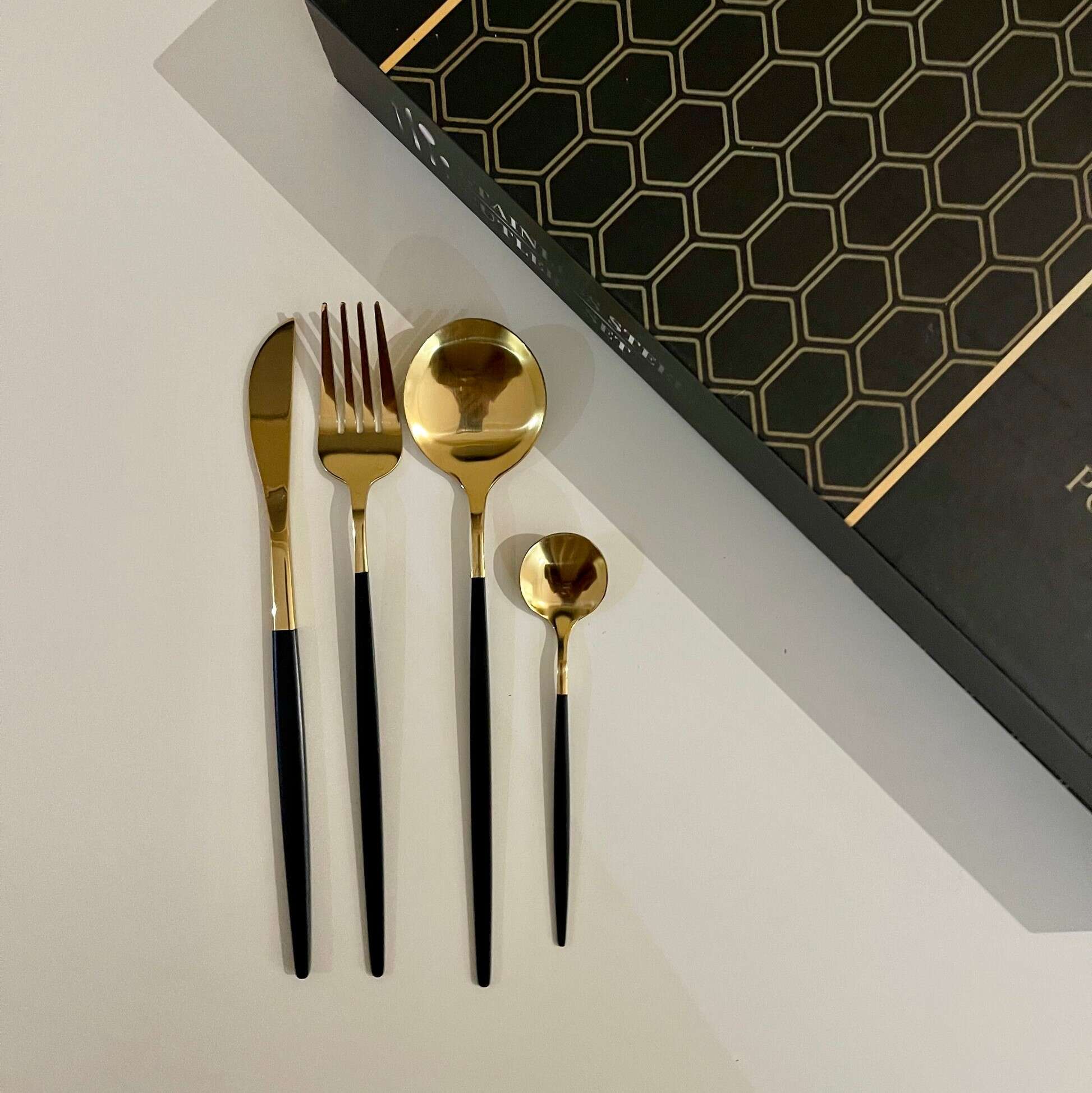 menagere-de-24-pieces-en-noir-prix-promo--Casablanca-Maroc-coucoumarket