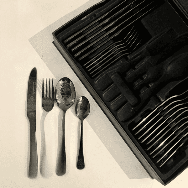 menagere-de-24-pieces-en-noir-motif-élégant-prix-promo--Casablanca-Maroc-coucoumarket