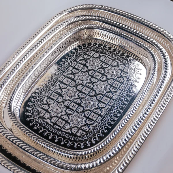 plateau-artisanal-rectangulaire-sweets-de-fes-grave-a-la-main-argente-Prix-Casablanca-Maroc-coucouMarket-Prix-Casablanca-Maroc-coucouMarket