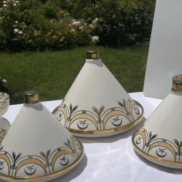 Tajine-en-Céramique-Jaune-et-Bleu-Nejma-&-Hlal-Prix-Casablanca-Maroc-coucouMarket