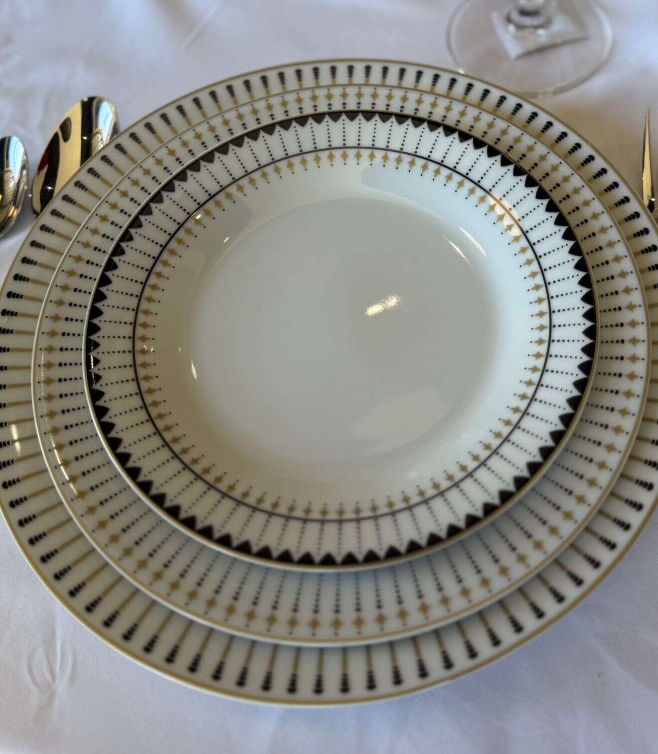 Service-d’Assiettes-en-Porcelaine-Jenny-Art-Deco-prix-Casablanca-Maroc-coucouMarket