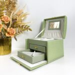 Coffret-à-Bijoux-en-Cuir-Vert-Sauge-Rangement-et-Miroir-prix-Casablanca-Maroc-coucouMarket-Fes-Rabat
