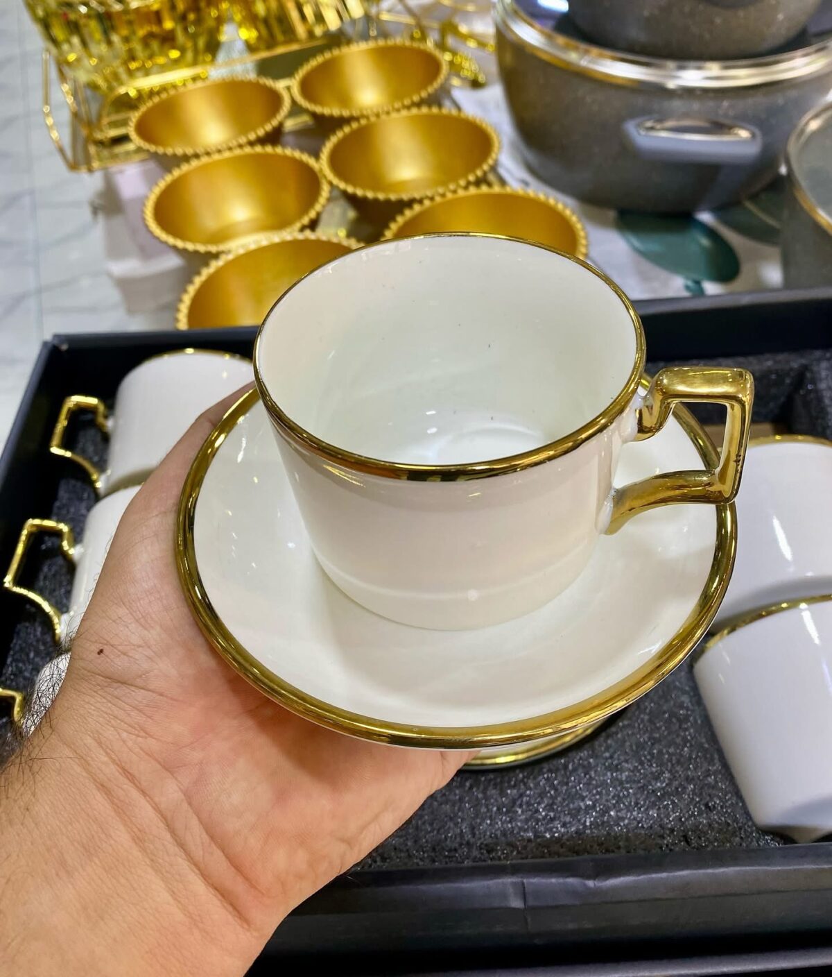 Ensemble-Tasses-à-Café-Latte-de-Luxe-en-Porcelaine-Dorée-PRIX-promo-casablanca-maroc-coucouMarket-Rabat-Fes-Marrakech-Tanger