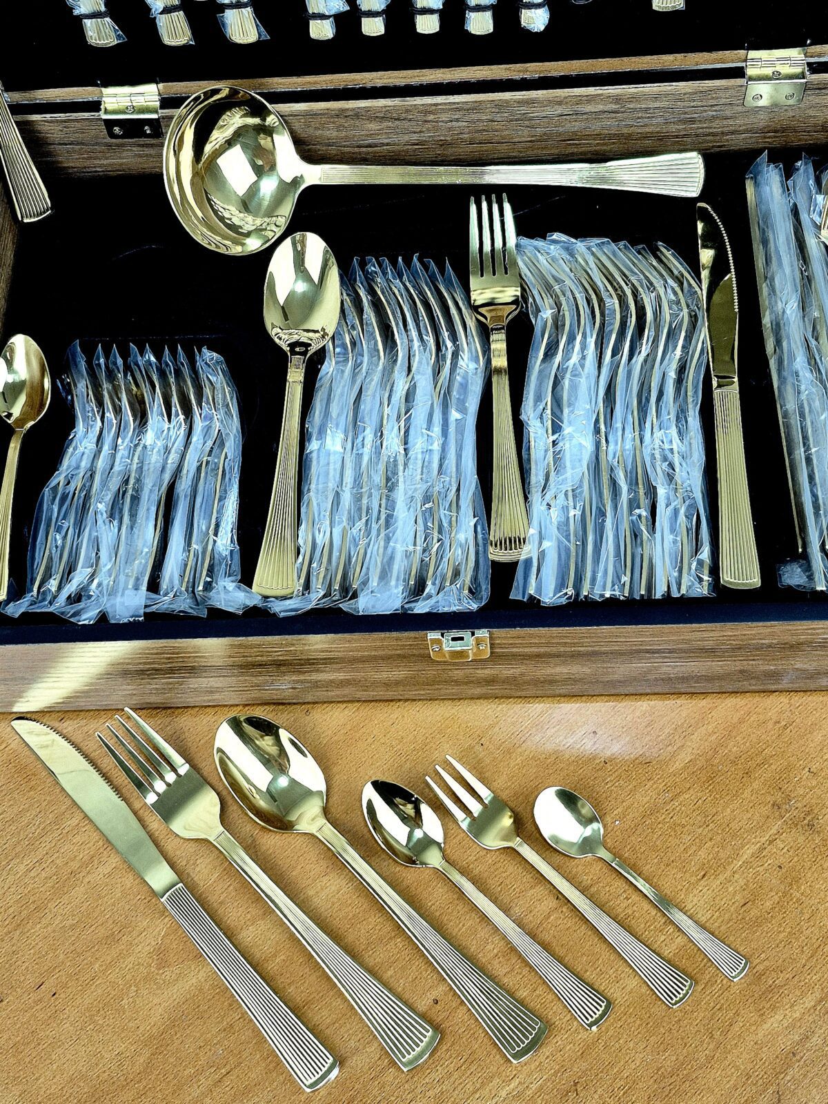 valise-menagere-royal-de-75-pieces-en-inox-18-10-doree-PRIX-promo-casablanca-maroc-coucouMarket-Rabat-Fes-Marrakech-Tanger