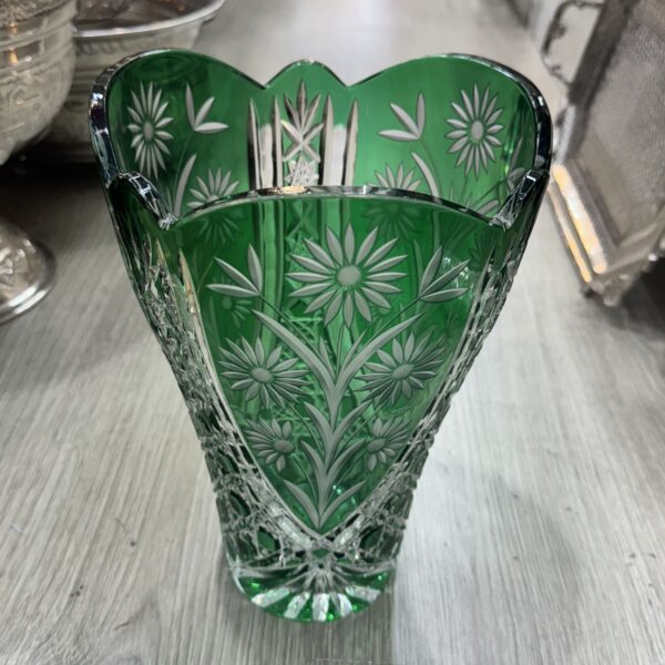 Vase-de-Prestige-en-Cristal-Taillé-Vert-Émeraude-et-Motifs-Floraux-PRIX-promo-casablanca-maroc-coucouMarket-Rabat-Fes-Marrakech-Tanger