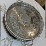 Plateau-Royal-de-Fès-en-Cuivre-Armoiries-du-Royaume-Argenté-PRIX-promo-casablanca-maroc-coucouMarket-Rabat-Fes-Marrakech-Tanger